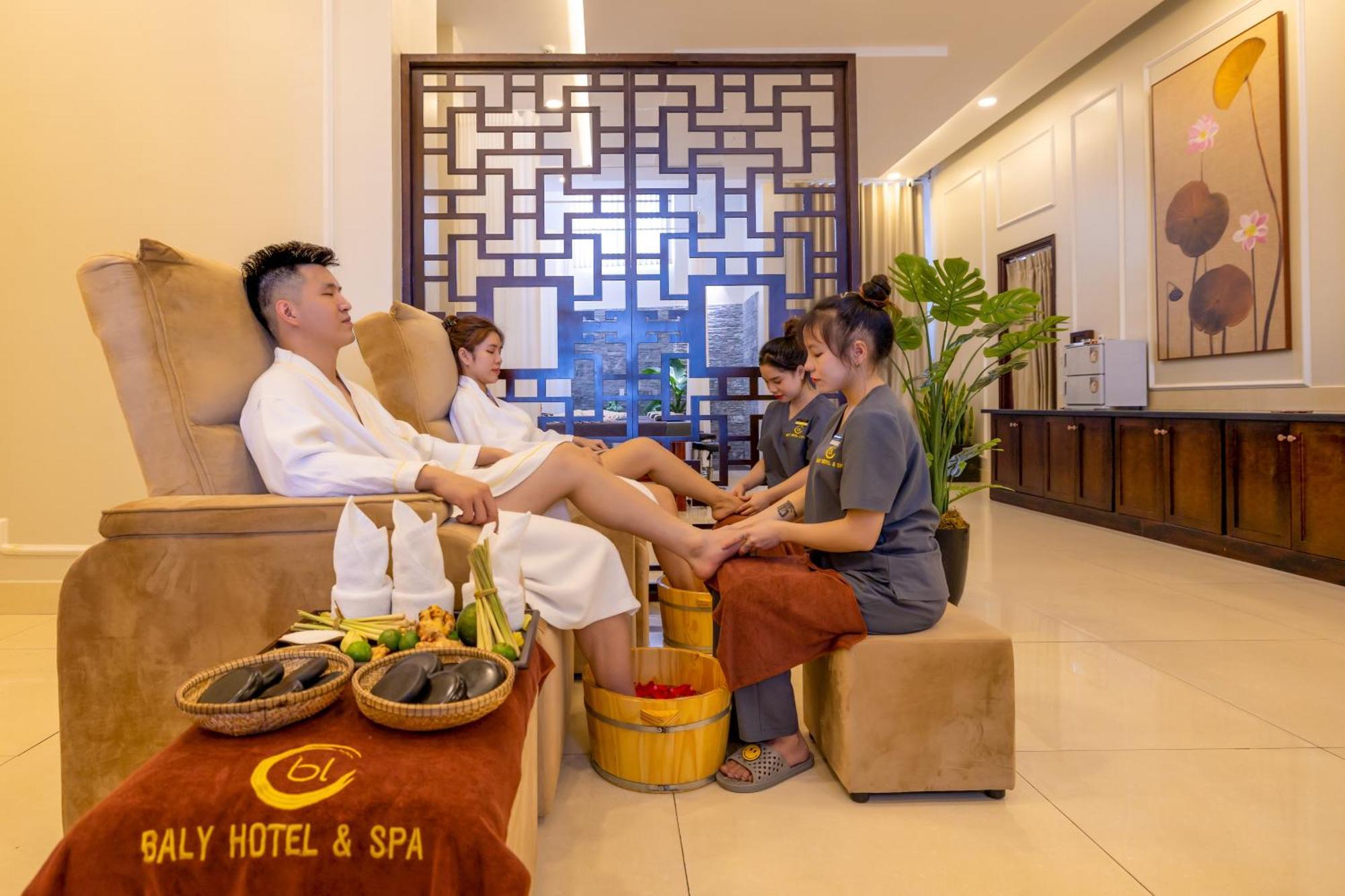 Baly Hotel Hue Eksteriør bilde