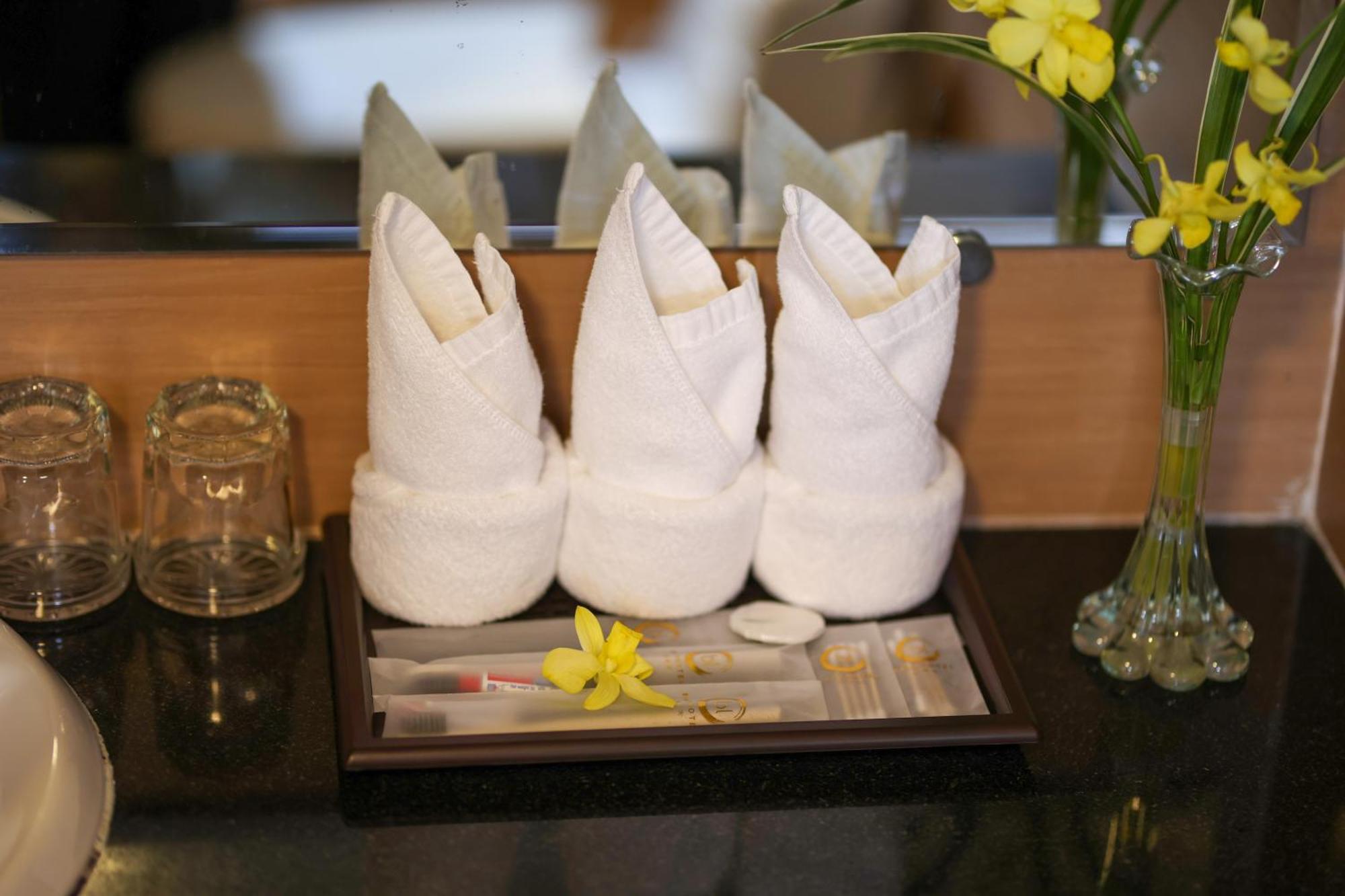 Baly Hotel Hue Eksteriør bilde